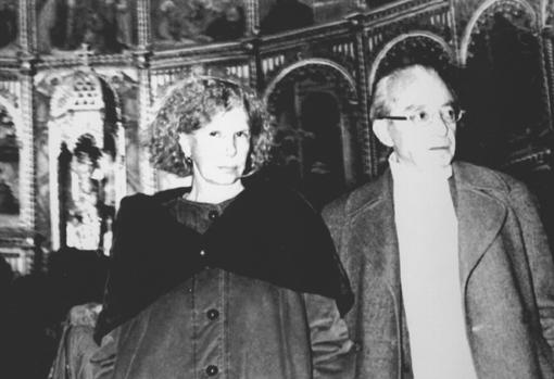 Doña Cayetana y Jesús Aguirre en la Catedral de Salamanca en 1993