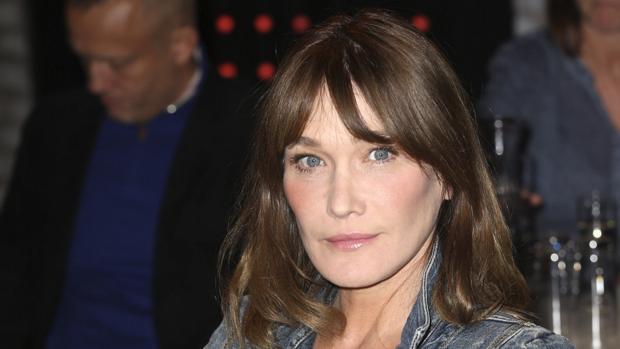 El vídeo de Carla Bruni mofándose del coronavirus que desata la polémica