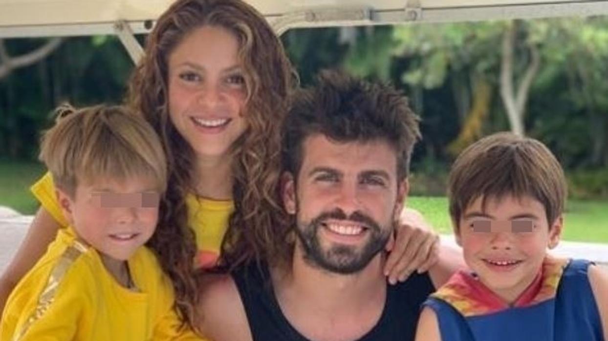 Shakira y Gerard Piqué con sus dos hijos