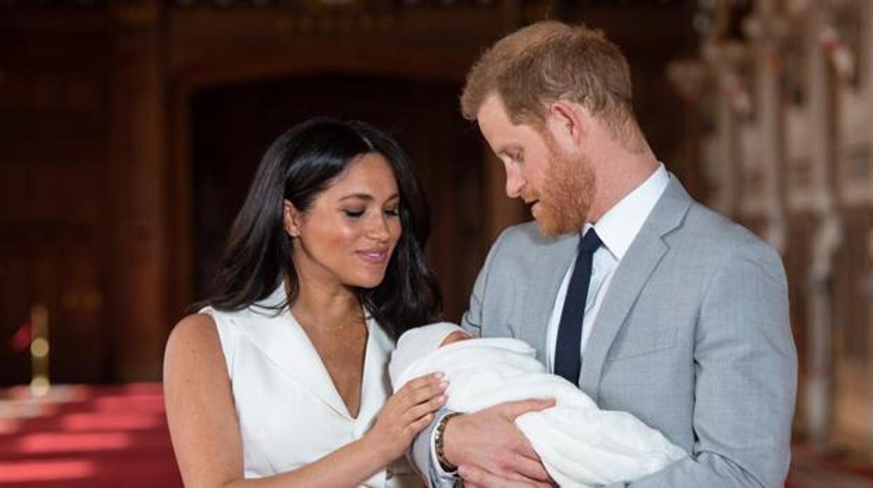 Harry y Meghan, junto al pequeño Archie en su presentación oficiall