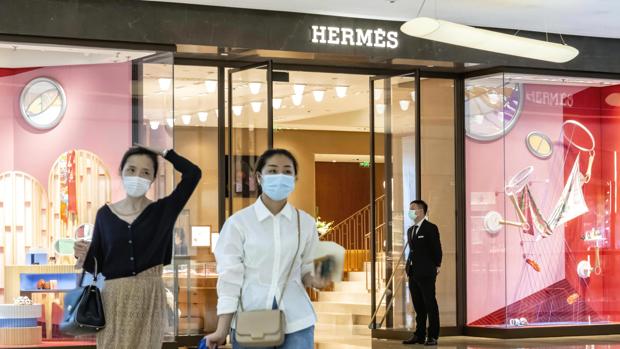 Hermès bate récords de ventas en China en su primer día de apertura al público tras el confinamiento