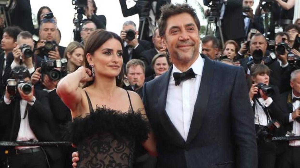 Penélope Cruz, Javier Bardem, Pedro Almodóvar y Alejandro Sanz donan 152.000 mascarillas