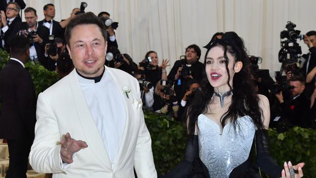 Elon Musk y Grimes dan la bienvenida a su primer hijo