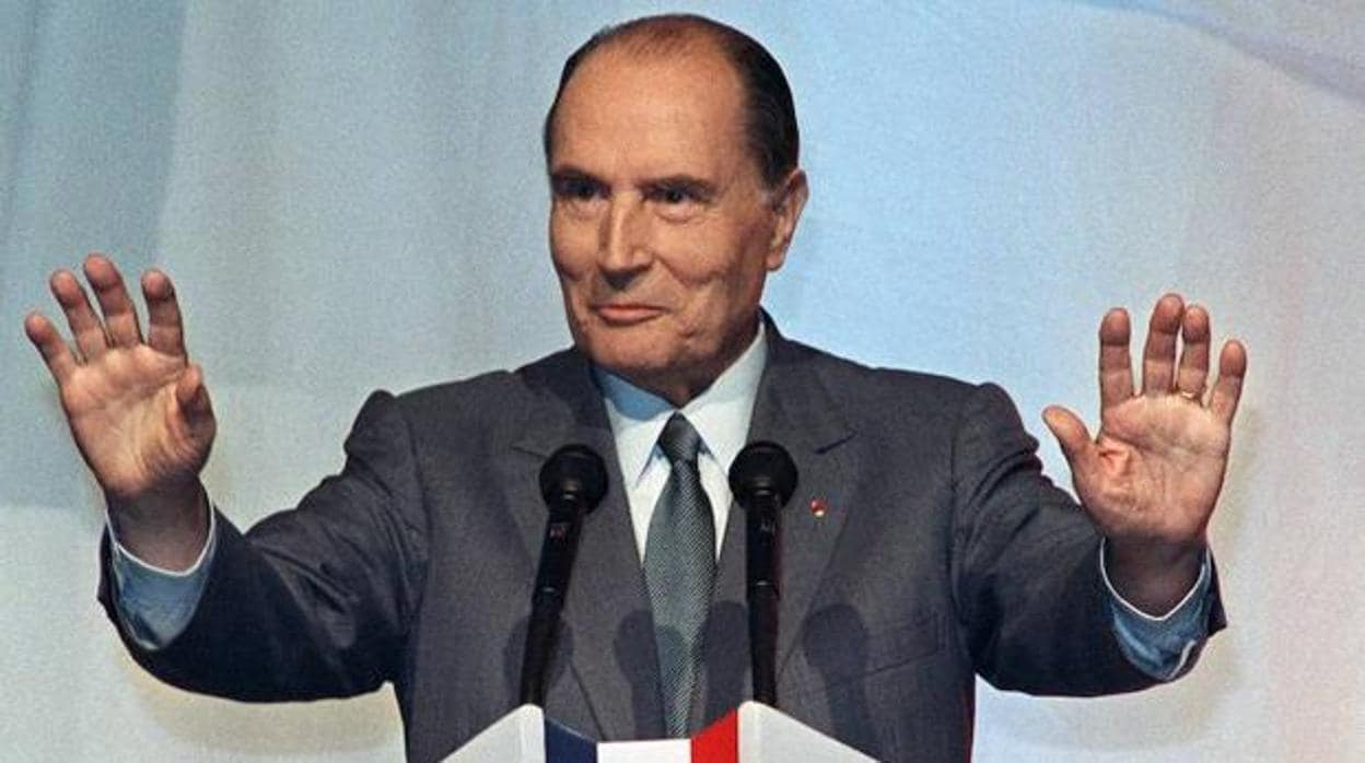 François Mitterrand vivía con su esposa en la residencia noble del edificio; cuando su amante y su hija (oculta) vivían en un palacio contiguo