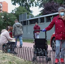 Gente esperando turno ayer