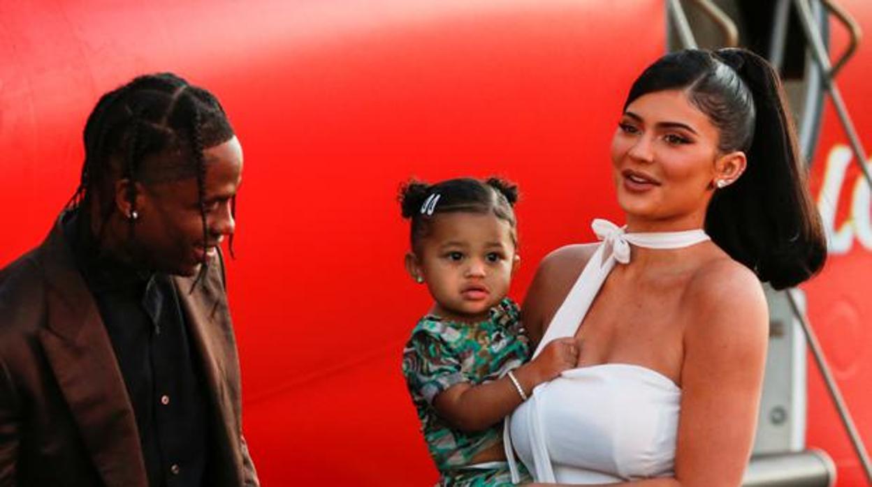 Travis Scott, Kylie Jenner y su hija Stormi Webster