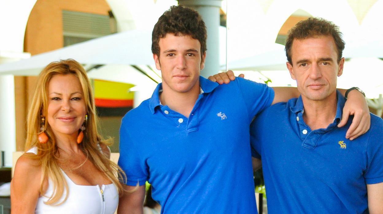 Álex Lequio Junto a sus padres, Ana Obregón y Alessandro Lequio