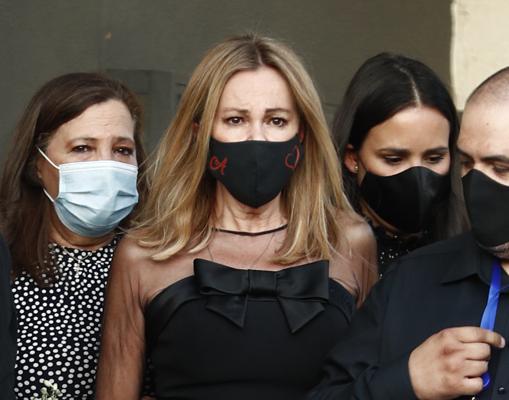 La mascarilla de Ana Obregón estaba personalizada también con la inicial del nombre de su hijo