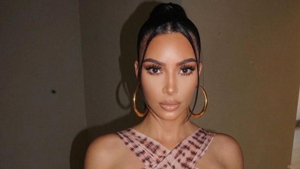 El peinado de los noventa que Kim Kardashian se empeña en poner de moda