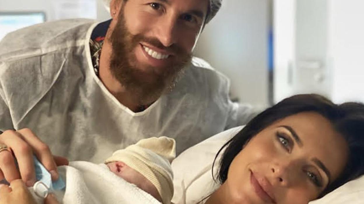 Sergio Ramos y Pilar Rubio junto a su cuarto hijo, un bebé llamado Máximo Adriano