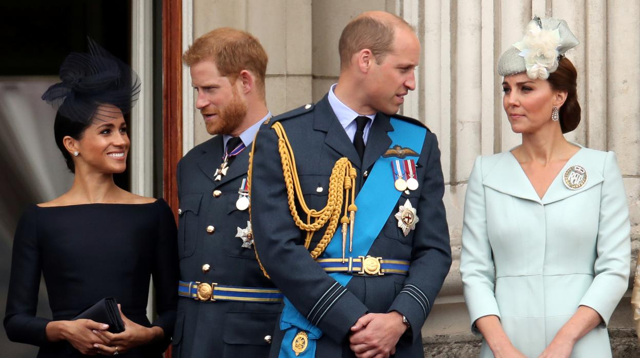 Los Príncipes Harry y Guillermo con sus mujeres, Meghan y Catalina