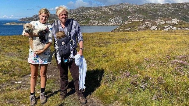 Boris Johnson pone fin a sus vacaciones en Escocia tras ser descubierto