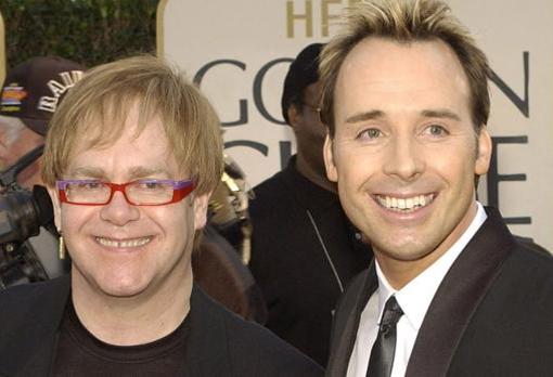 La desconocida exmujer de Elton John le demanda por incumplir la cláusula de silencio