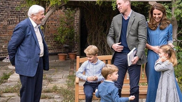 Jorge, Carlota y Luis de Cambridge entrevistan por primera vez en público a uno de sus ídolos