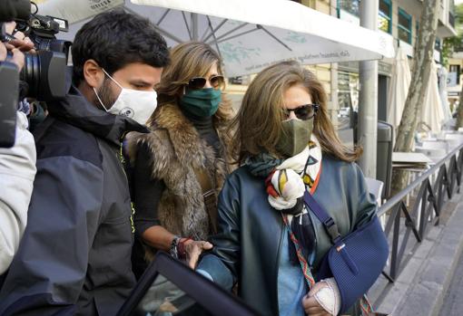 Willy Bárcenas, Rosalía Iglesias y una amiga esta misma mañana