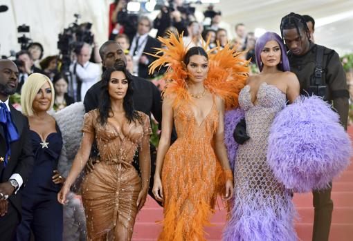 Kris Jenner, Kim Kardashian, Kanye West, Kendall Jenner, Kylie Jenner y Travis Scott