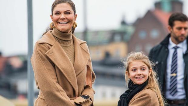Estelle de suecia, una «mini royal» con mucho estilo a conjunto con su madre