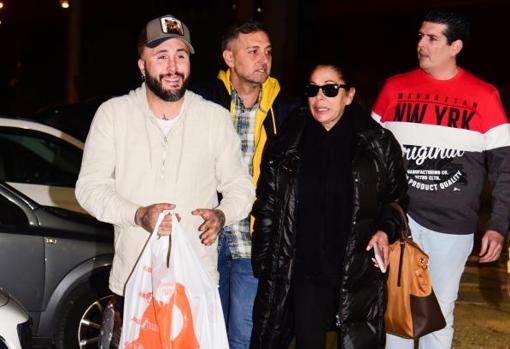 Kiko Rivera e Isabel Pantoja poco antes de la última fiesta de cumpleaños del DJ, en febrero de 2019