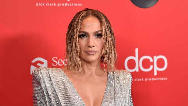 Jennifer Lopez exhibe demasiado erotismo para el canon televisivo