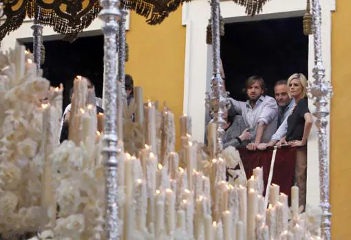 Rosauro Varo y Amaia Salamanca disfrutando de la Semana Santa sevillana
