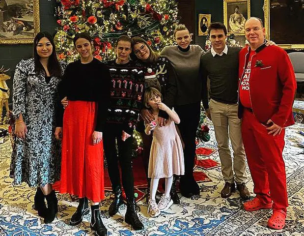 La Princesa Charlène de Mónaco publica tres imágenes inéditas de los Grimaldi celebrando la Navidad