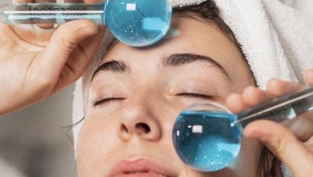 Globos helados para el rostro, los expertos hablan sobre los masajeadores fríos de moda