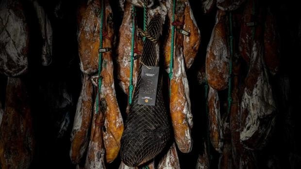 17 Aldeas presenta su primera añada de jamones de la mano de GURMÉ