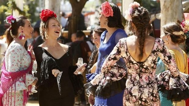 Encuesta: ¿Te animarás a vestir de flamenca aunque no haya Feria de Abril 2021?