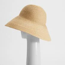 'Bucket hat' de rafia de Max Mara (155€)