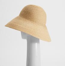 'Bucket hat' de rafia de Max Mara (155€)