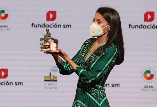 La reina Letizia durante la entrega de la 43ª edición de los Premios SM 'El Barco de Vapor' y 'Gran Angular'