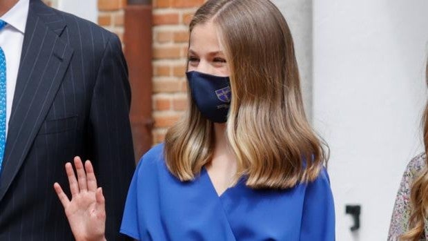 Así es el sencillo vestido azul Klein de la princesa Leonor para su confirmación