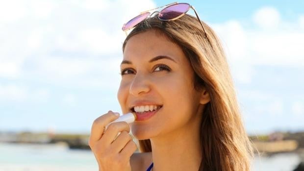 ¿Por qué no debemos olvidarnos de cuidar los labios en verano?