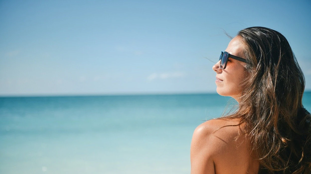 Es aconsejable preparar la piel antes de exponerla al sol para prevenir las quemaduras solares y el envejecimiento cutáneo.