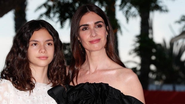 Paz Vega deslumbra de negro y presume de hija en el Festival de cine de Málaga