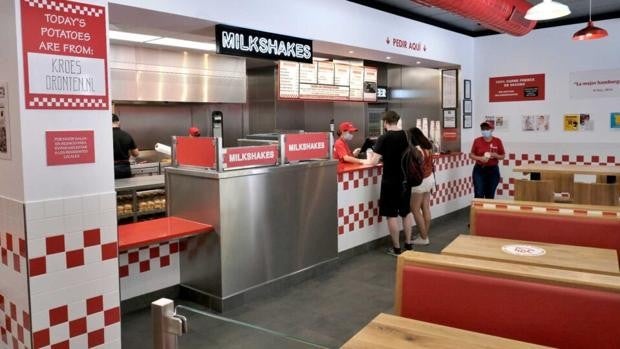 Apertura: Five Guys pone acento americano al centro de Sevilla