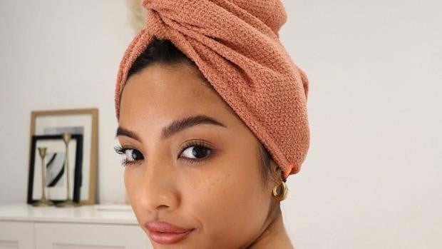 Un nuevo turbante revoluciona y cambia para siempre el lavado y secado del cabello