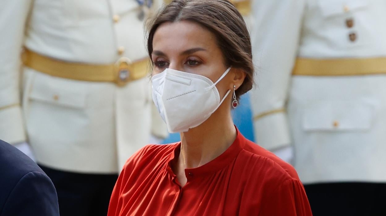 Doña Letizia con un elegante recogido de moño bajo