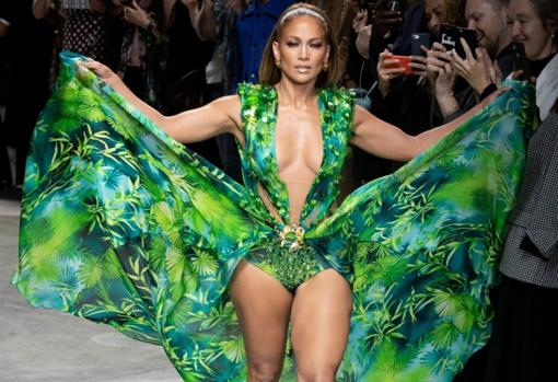 Jennifer Lopez en el desfile de Versace de septiembre 2019