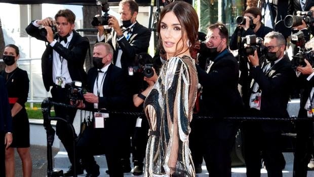 Paz Vega o cómo deslumbrar en Cannes con un versátil vestido para eventos de verano e invierno