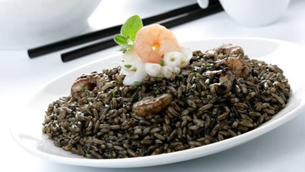 Receta de arroz negro con calamar y gambas