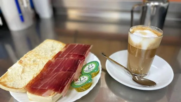 Desayunos tempraneros: los bares que más madrugan en Sevilla