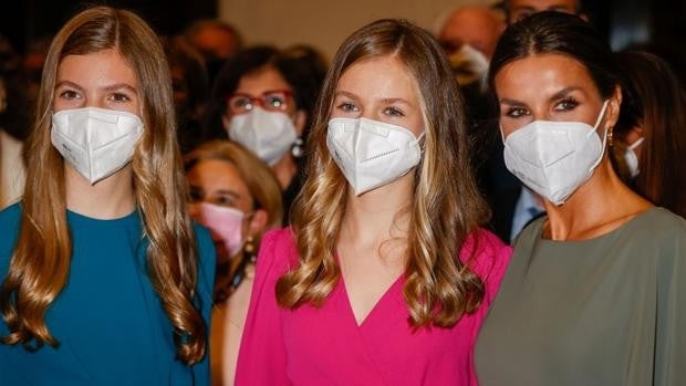 La Princesa Leonor eclipsa a la Reina Letizia en el concierto previo a los Premios Princesa de Asturias 2021