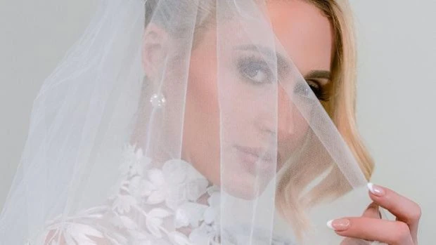 Los siete vestidos de novia de Paris Hilton