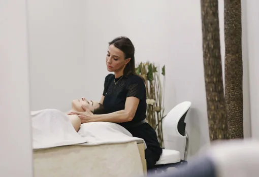 Yvette Pons es la creadora del masaje manual Sulyfth®, perfecto para cuidar la piel del rostro sin pasar por el quirófano.