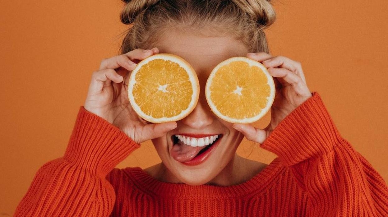 La vitamina C es uno de los activos que protegen la piel del envejecimiento prematuro.