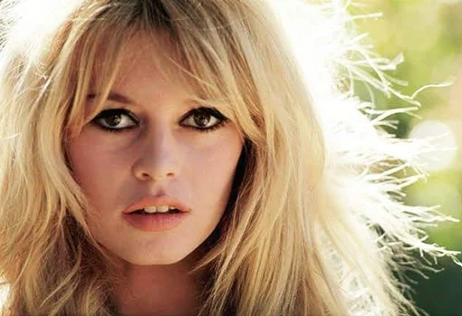 El flequillo que popularizó Brigitte Bardot, tendencia en 2022.