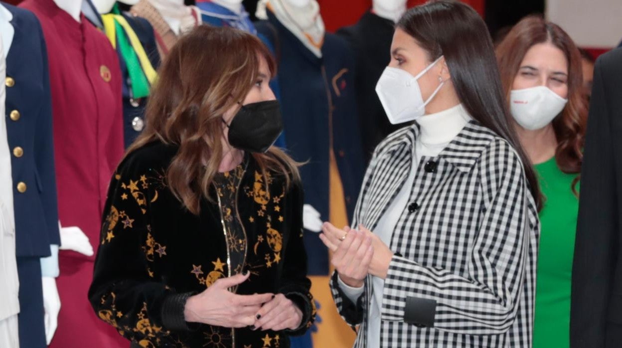 Los Reyes junto a otras personalidades en la inauguración de FITUR