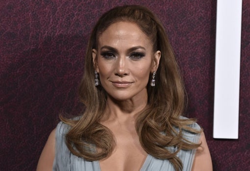 Jennifer Lopez es una de las famosas que apuesta por las extensiones de pestañas.