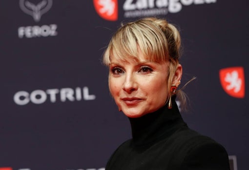 Najwa Nimri luce flequillo despuntado en una media melena.